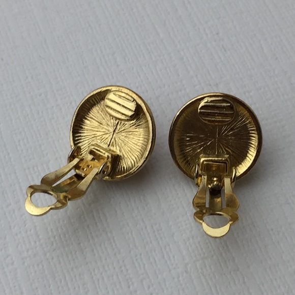 Vintage Minimalist Red & Gold Clip On Earrings - Picture 4 of 7